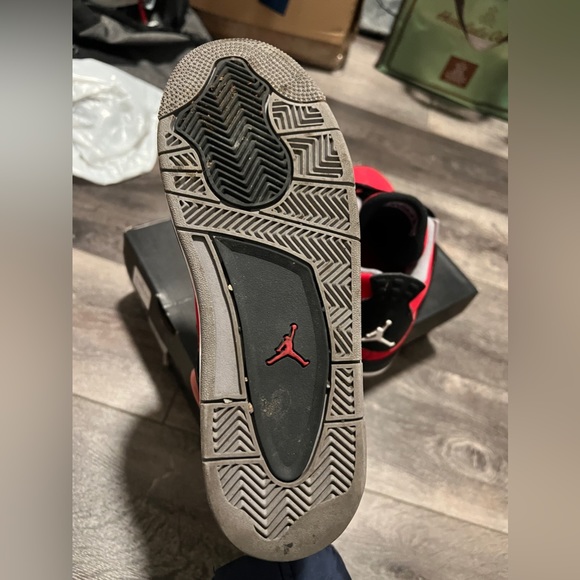Jordan 4 Retro Toro Bravo (GS) - Picture 5 of 7